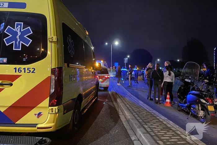 Twee scooterrijders gewond door frontale botsing