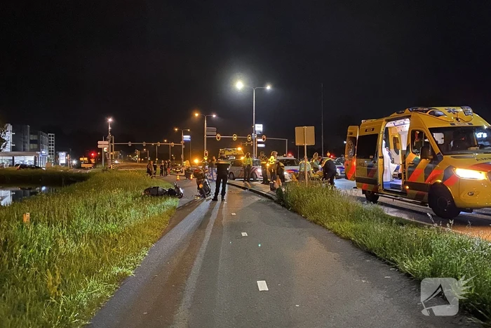 Twee scooterrijders gewond door frontale botsing
