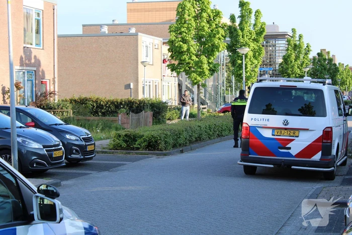 Bestuurder vlucht voor vrouw met stok door aanrijding