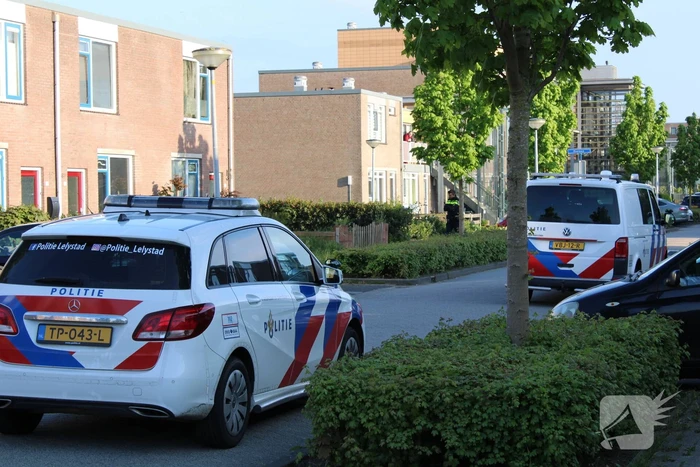 Bestuurder vlucht voor vrouw met stok door aanrijding