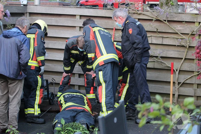 Brandweer doet onderzoek naar vreemde lucht bij meerdere woningen