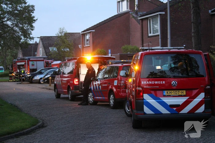 Brandweer doet onderzoek naar vreemde lucht bij meerdere woningen