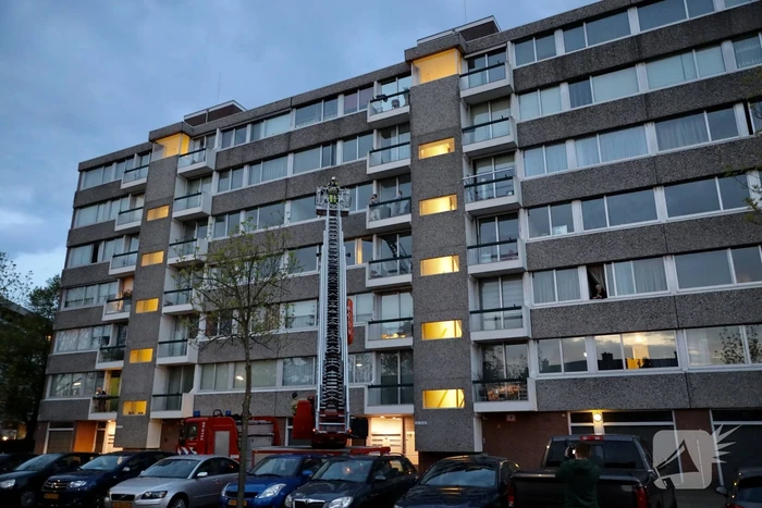 Brandweer helpt buitengesloten bewoners