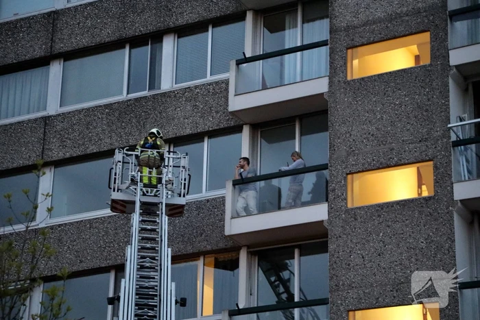 Brandweer helpt buitengesloten bewoners