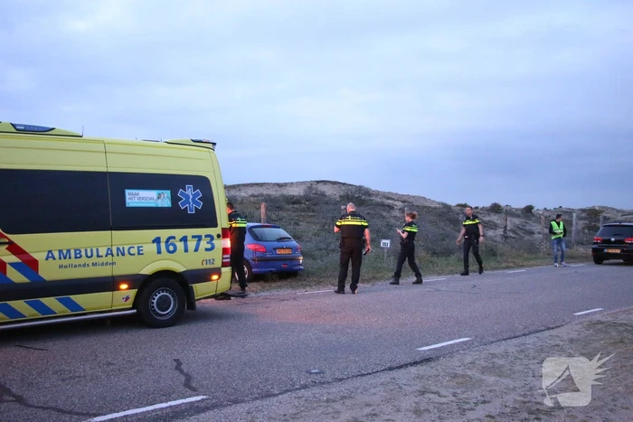 Gewonde nadat auto door hek rijdt