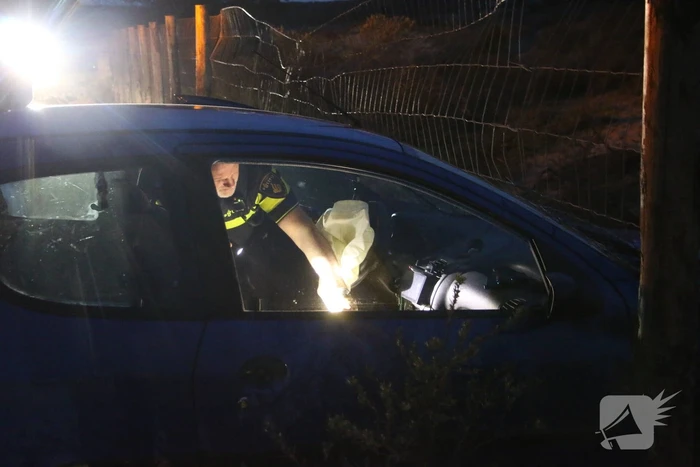 Gewonde nadat auto door hek rijdt