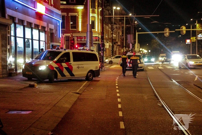 Groot stuk betonnen gevel laat los