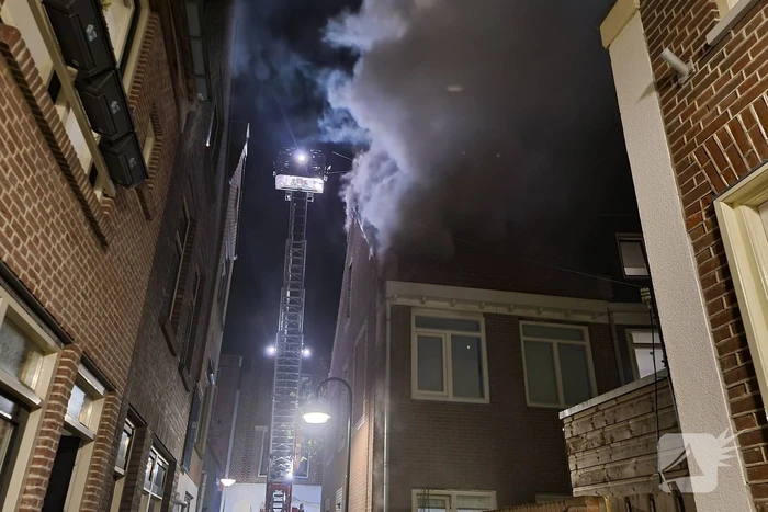 Veel rookontwikkeling bij brand in woning