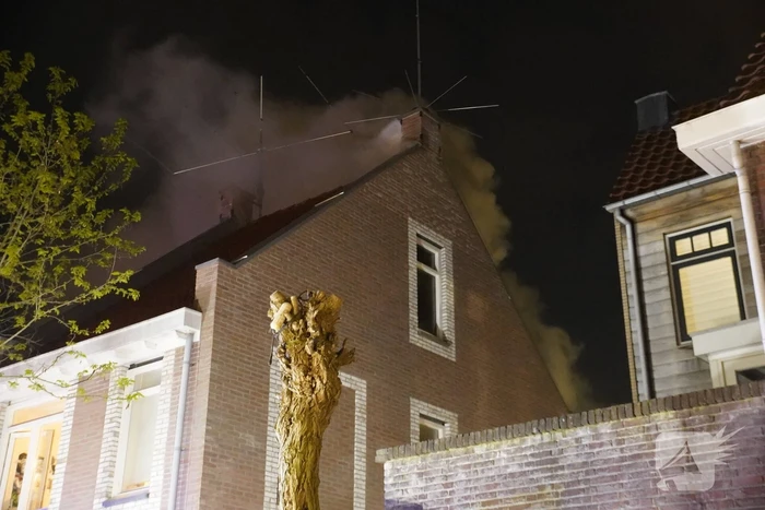 Veel rookontwikkeling bij brand in woning