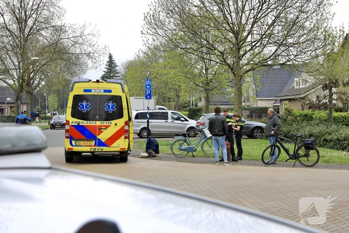 Fietsster geschept door auto