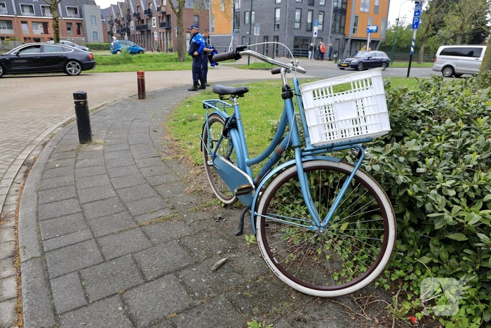 Fietsster geschept door auto