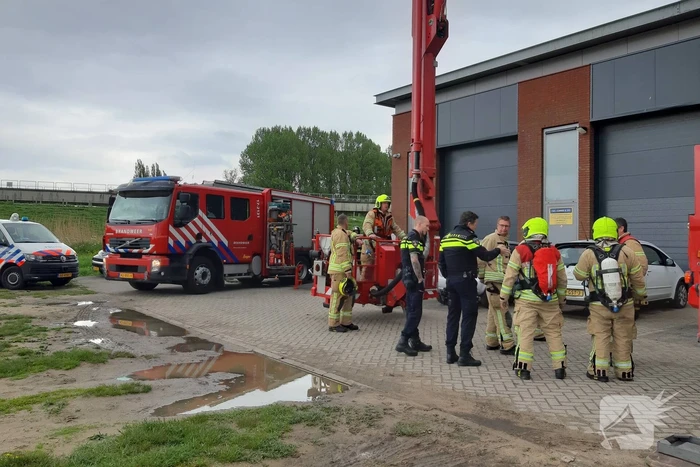 Onderzoek naar rook in loods