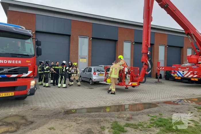 Onderzoek naar rook in loods