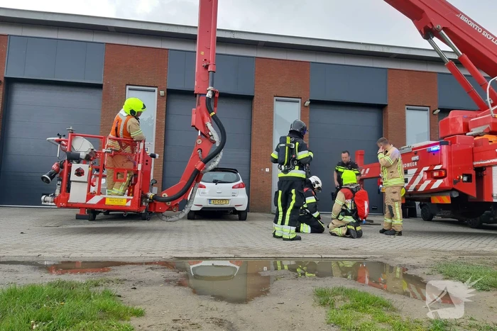 Onderzoek naar rook in loods