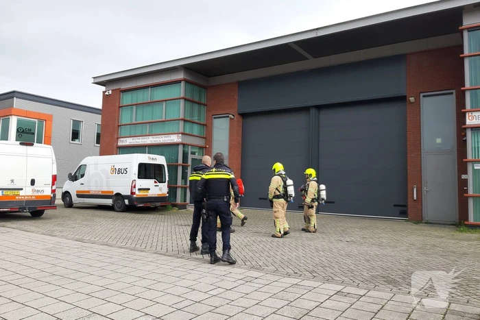 Onderzoek naar rook in loods