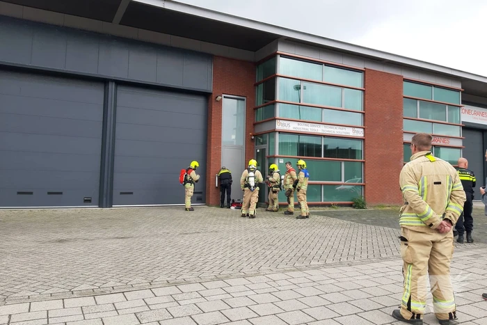 Onderzoek naar rook in loods