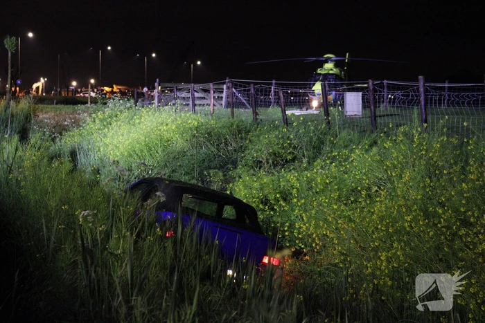 Auto te water, meerdere gewonden