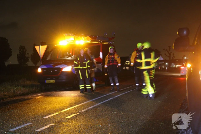 Auto te water, meerdere gewonden