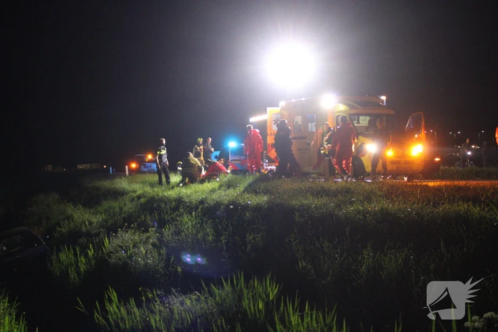 Auto te water, meerdere gewonden