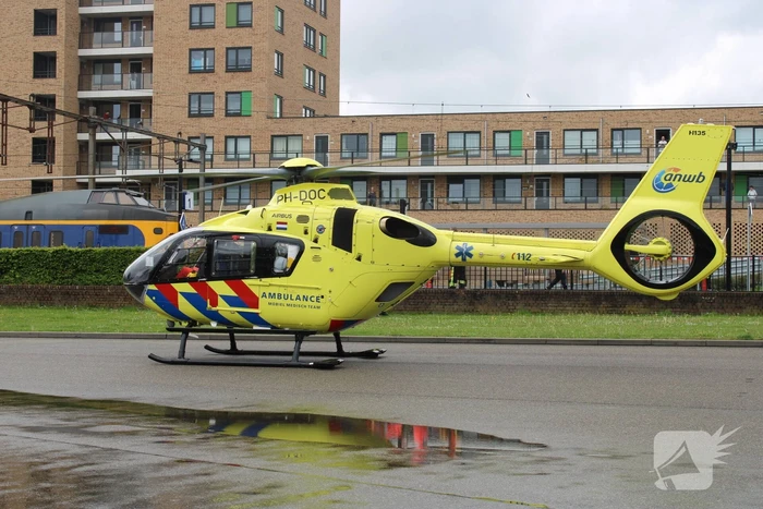 Persoon zwaargewond bij aanrijding op station