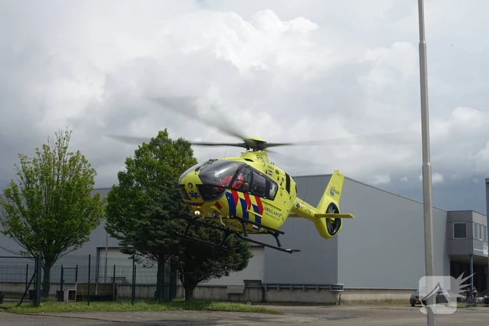 Persoon zwaargewond op volkstuinencomplex