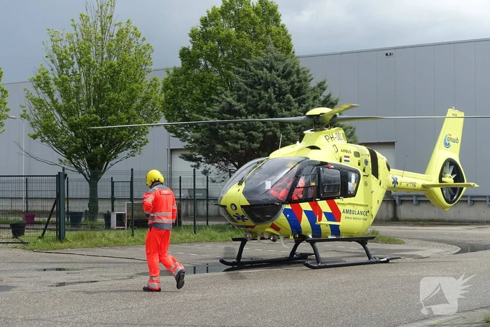 Persoon zwaargewond op volkstuinencomplex