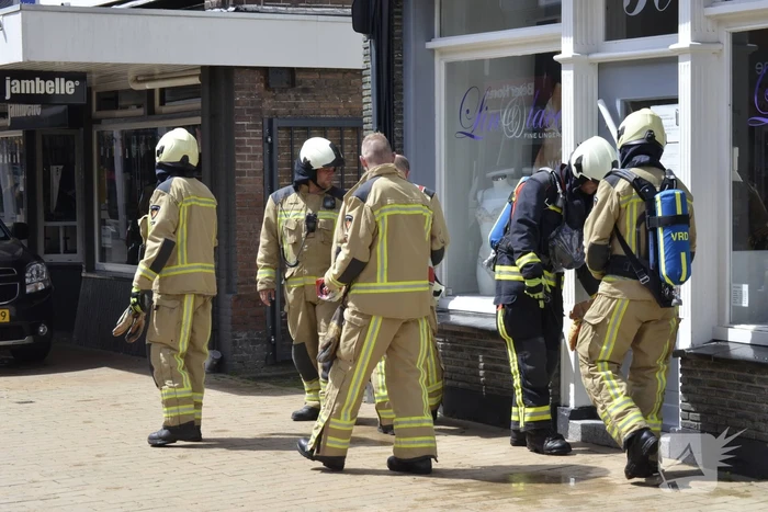 Brandweer verricht metingen na gaslucht