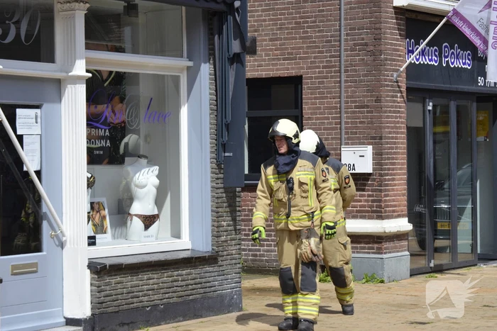 Brandweer verricht metingen na gaslucht