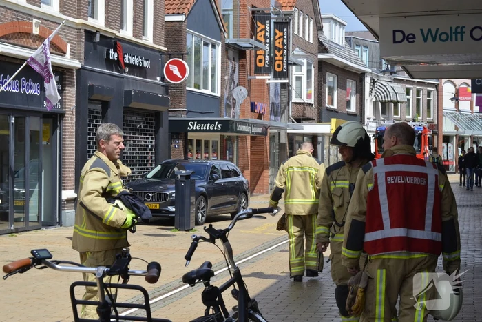 Brandweer verricht metingen na gaslucht