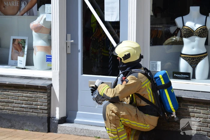 Brandweer verricht metingen na gaslucht