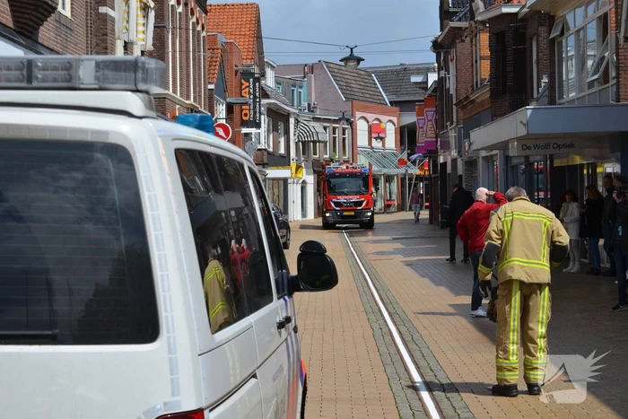 Brandweer verricht metingen na gaslucht