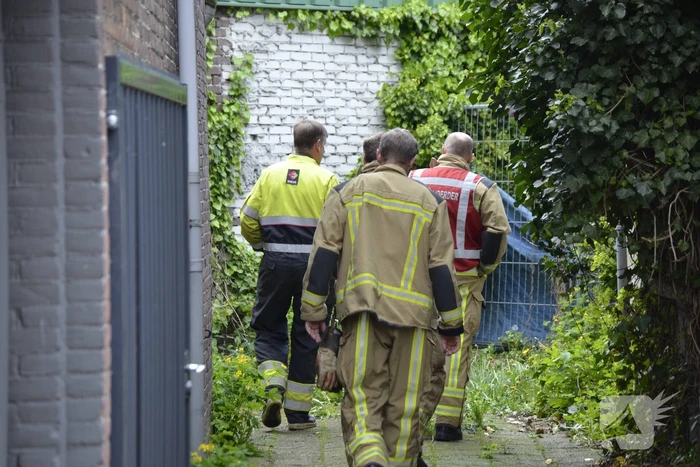 Brandweer verricht metingen na gaslucht