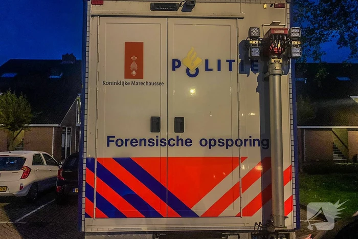 Dode en zwaargewonde aangetroffen in woning