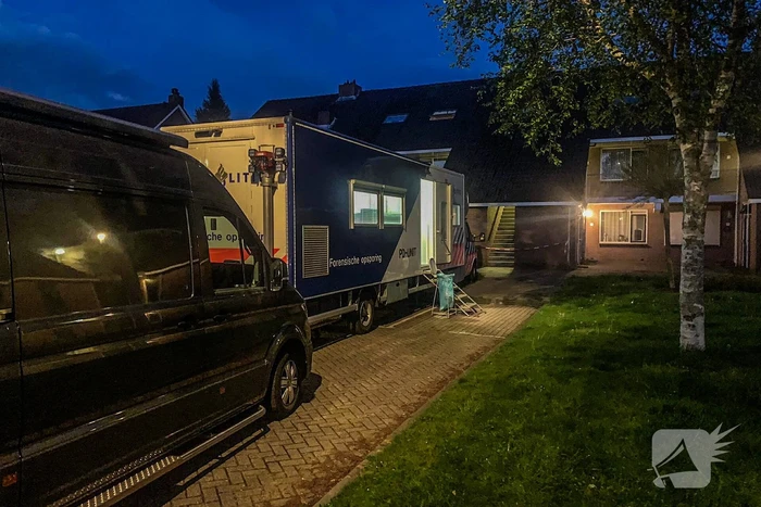 Dode en zwaargewonde aangetroffen in woning