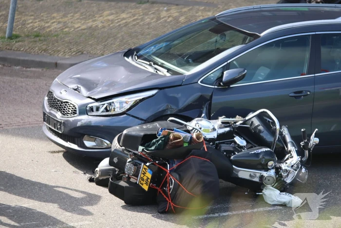 Ernstig ongeval tussen auto en motor