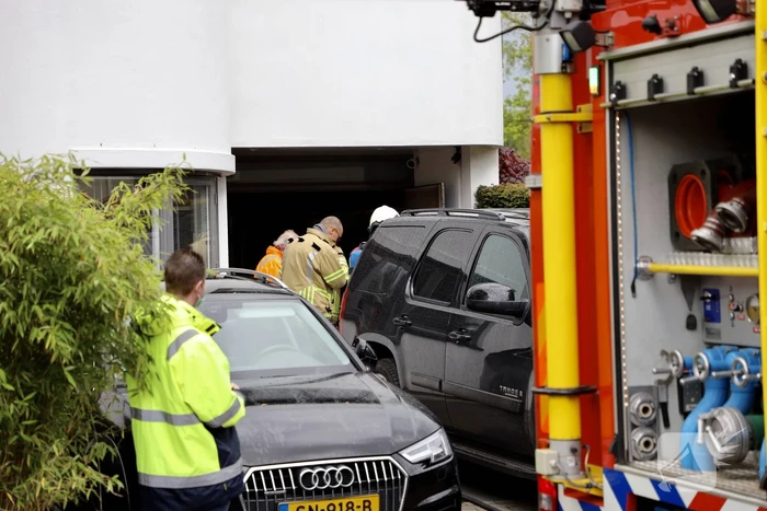 Accu vliegt in brand in garage