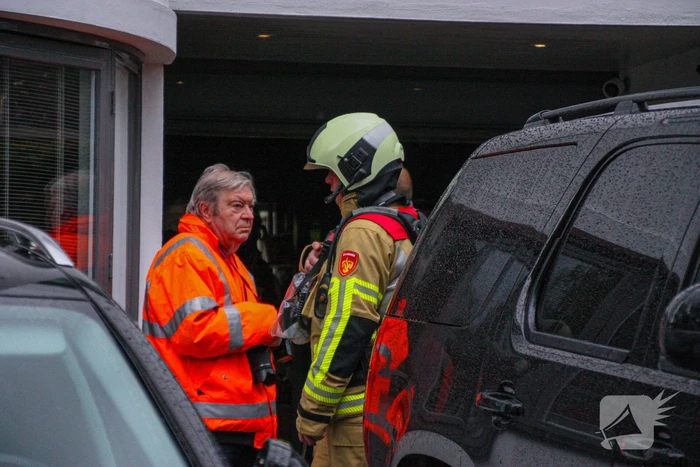 Accu vliegt in brand in garage