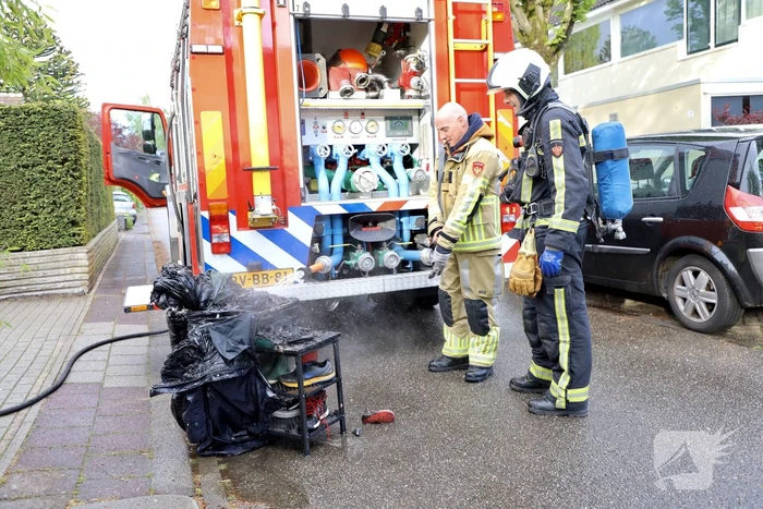 Accu vliegt in brand in garage