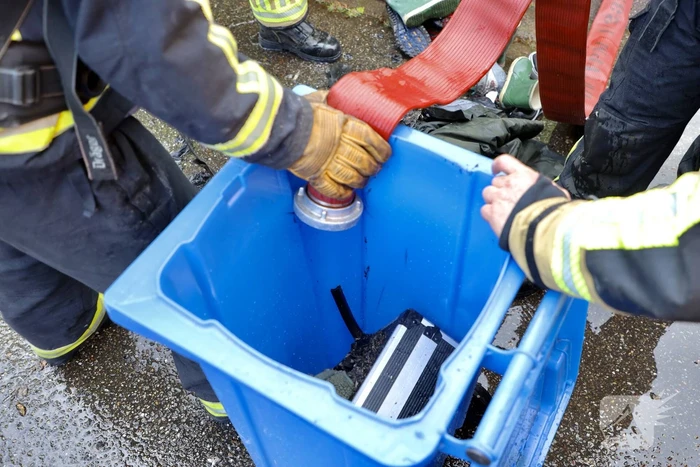 Accu vliegt in brand in garage