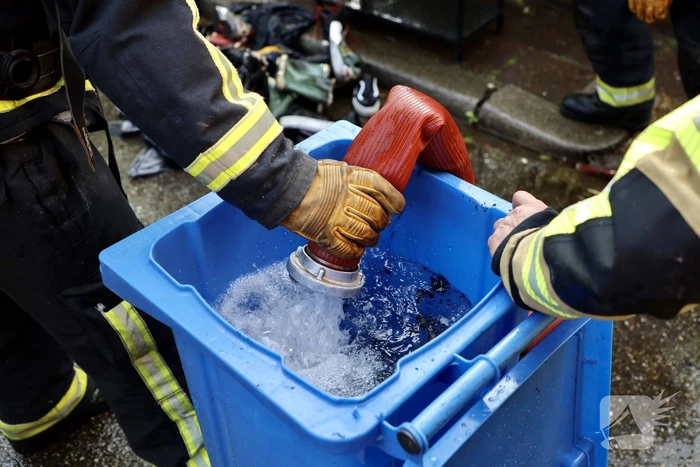 Accu vliegt in brand in garage