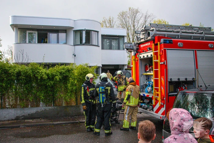 Accu vliegt in brand in garage