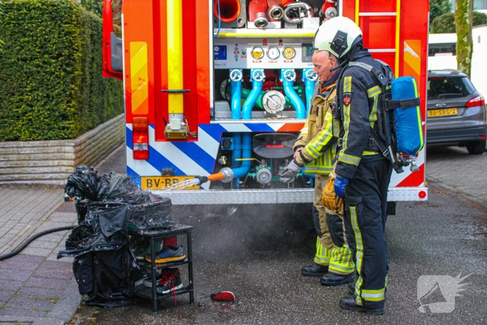 Accu vliegt in brand in garage