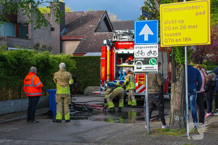 Accu vliegt in brand in garage