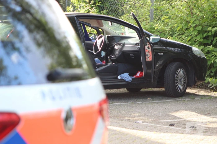 Vrouw van tas beroofd op parkeerplaats