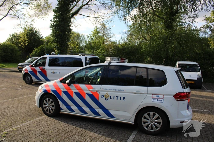 Vrouw van tas beroofd op parkeerplaats