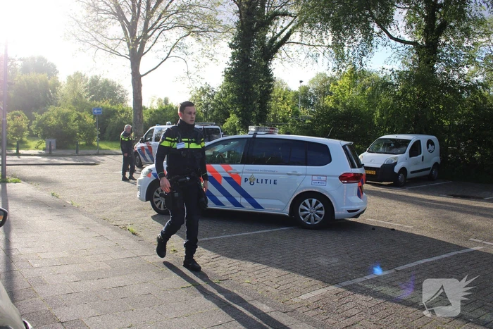 Vrouw van tas beroofd op parkeerplaats