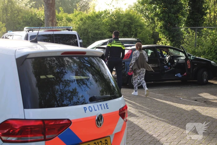 Vrouw van tas beroofd op parkeerplaats