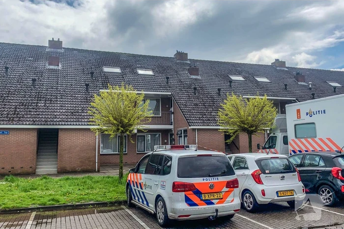 Onderzoek naar overleden vrouw (28) in woning
