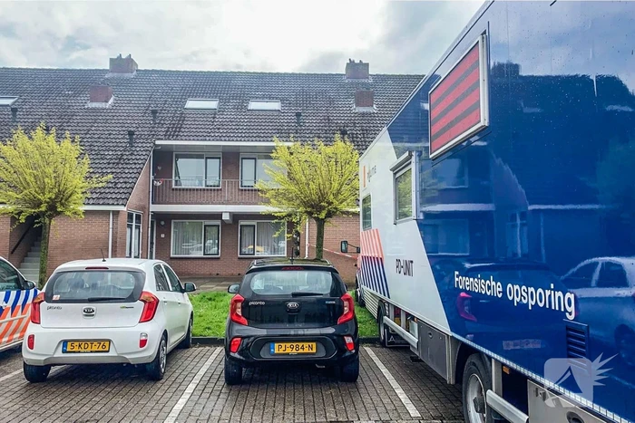 Onderzoek naar overleden vrouw (28) in woning