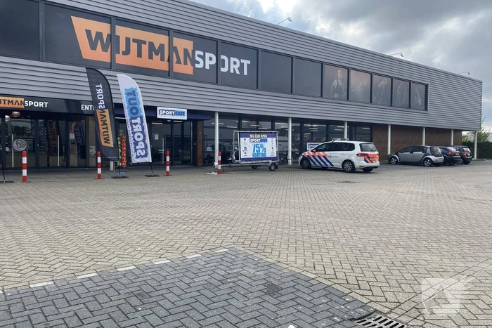 Politie opzoek naar man na winkeldiefstal